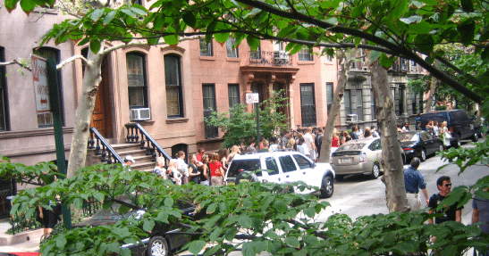 Sex and the City fans line up to take a photo on a character’s New York stoop on a tour Source: Luis Villa del Campo on Flickr