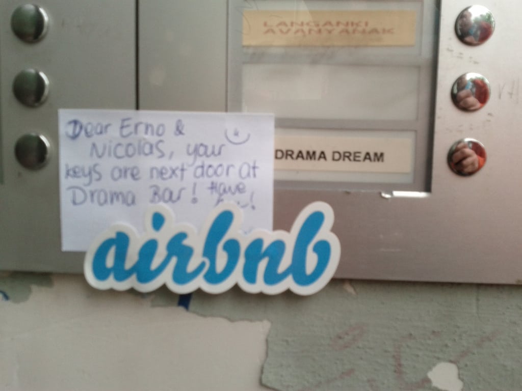 A note left to an Airbnb guest in Berlin.