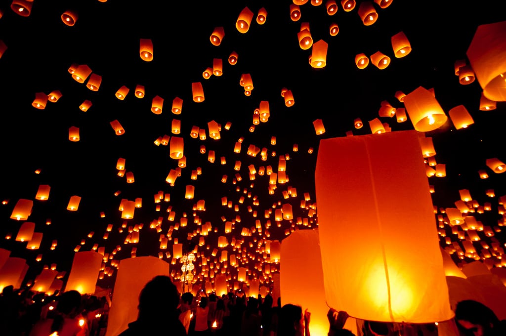 An estimated 10,000 floating laterns are released near Chiang Mai, Thailand.