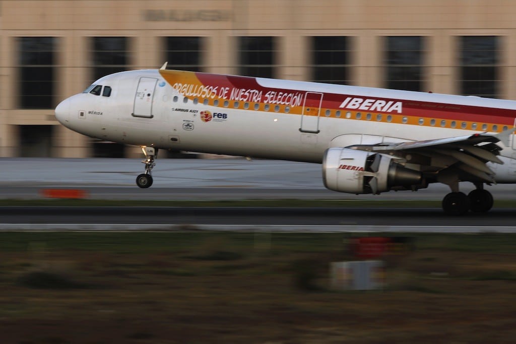 A Spanish Iberia Airlines aircraft lands during a pilot strike at Pablo Ruiz Picasso Airport in Malaga, southern Spain December 18, 2011. 