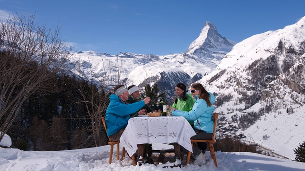 The official website of Switzerland features an image of tourists in front of the Matterhorn. 