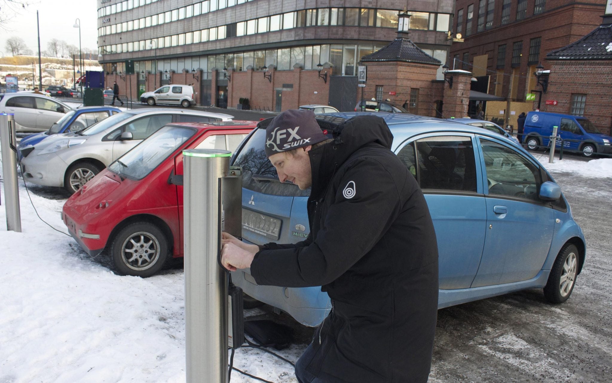 Are Paulsrud disconnects his electric car from a free recharging station in Oslo. 