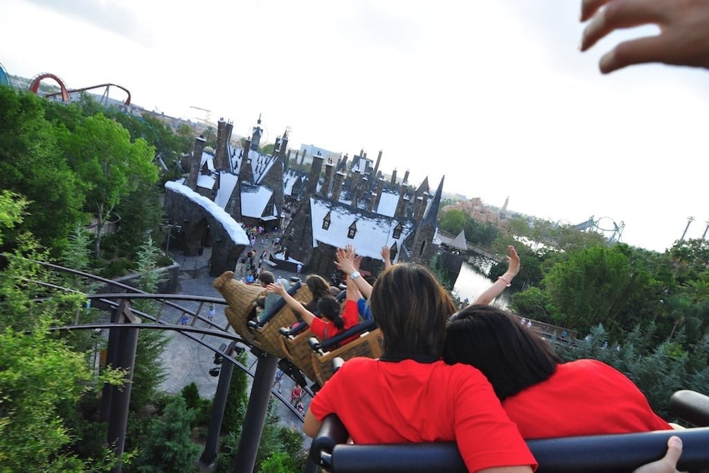 A photo taken, undoubtedly on a smartphone, during the Flight of the Hippogriff in Wizarding World of Harry Potter. 
