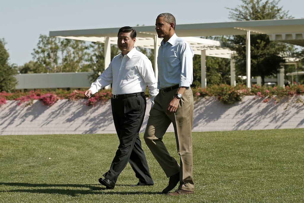 U.S. President Barack Obama and Chinese President Xi Jinping (L) walk the grounds at The Annenberg Retreat at Sunnylands in Rancho Mirage, California June 8, 2013. 