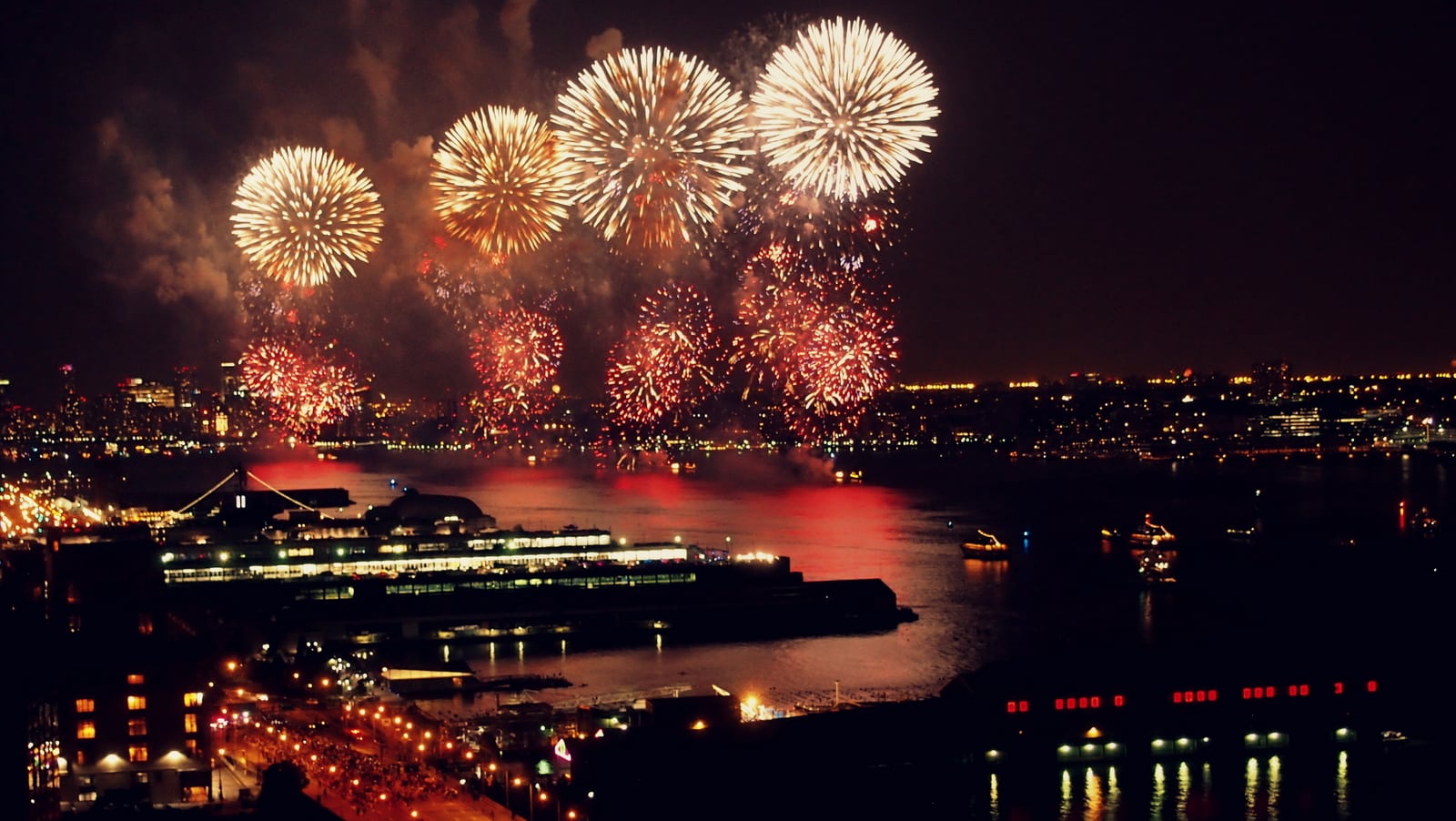 July 4th fireworks over the Hudson River, in New York City.