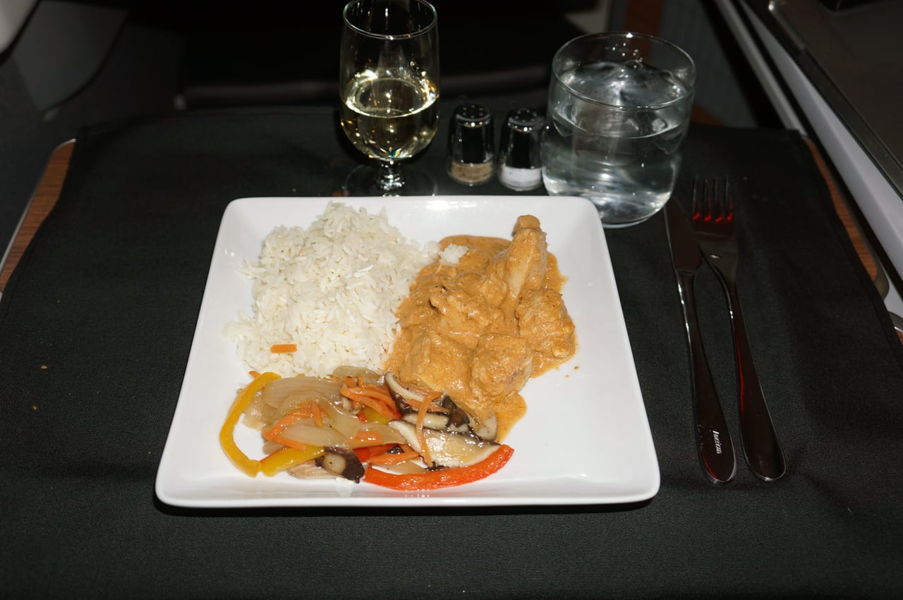 AMERICAN-AIRLINES-BOEING-777-300ER-INAUGURAL-BUSINESS-CLASS-MEAL-SERVICE-3