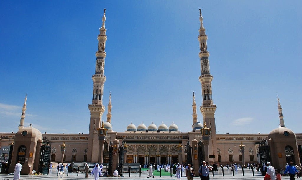 Al-Masjid an-Nabawi is one of the destinations in Medinah where the first Majlis Grand Mercure is located in the Middle East.