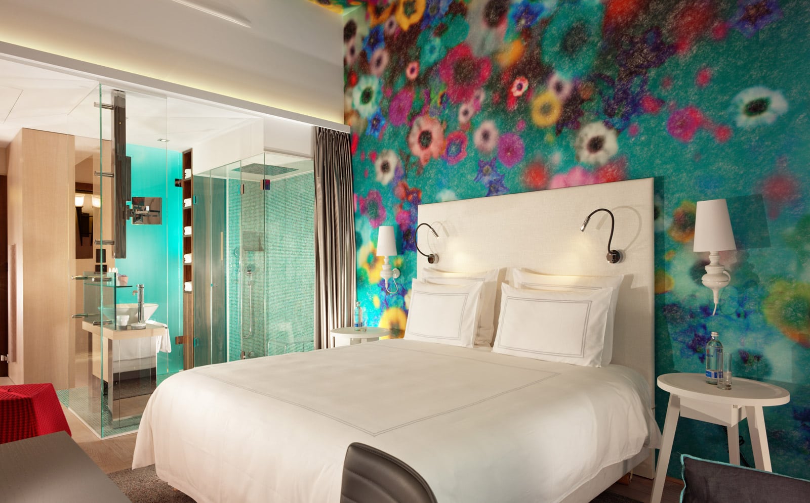 Flower prints aren't necessary, but this Swissotel, Geneva has good marks from female traveler groups because of its security and pleasant atmosphere. 