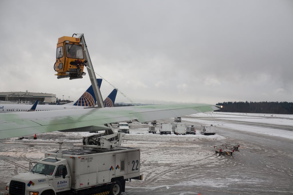 Crews work to de-ice a plane at Seattle-Tacoma International Airport.