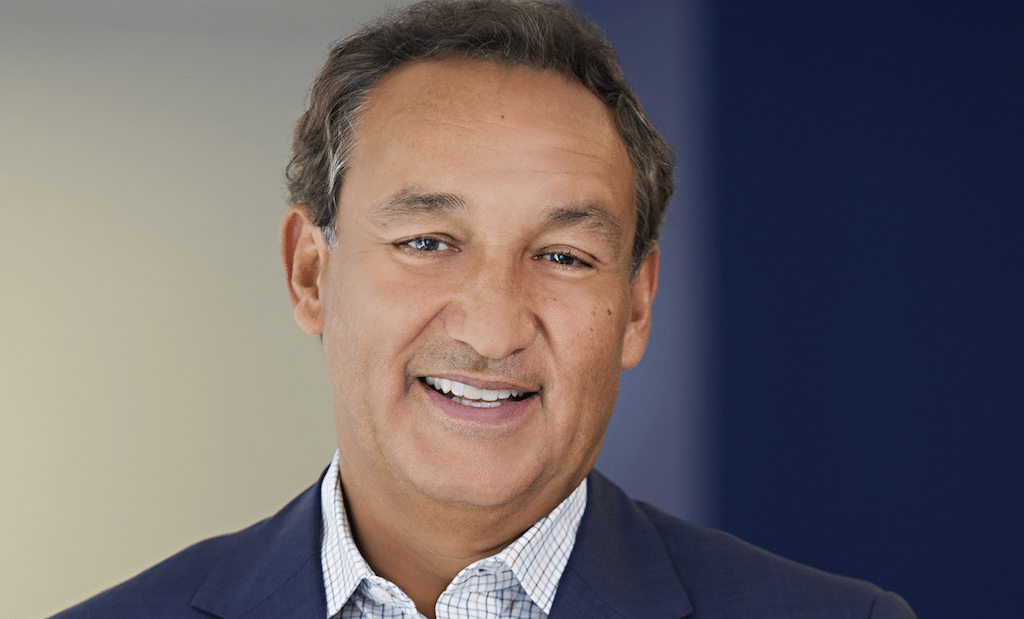 United CEO Oscar Munoz has the backing of the dissident shareholders named to the United board but they weren't anxious for him to become chairman, too.