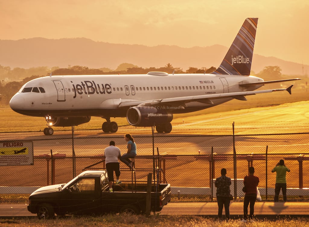 A JetBlue A320 taxis at Juan Santamaría International Airport in Costa Rica.