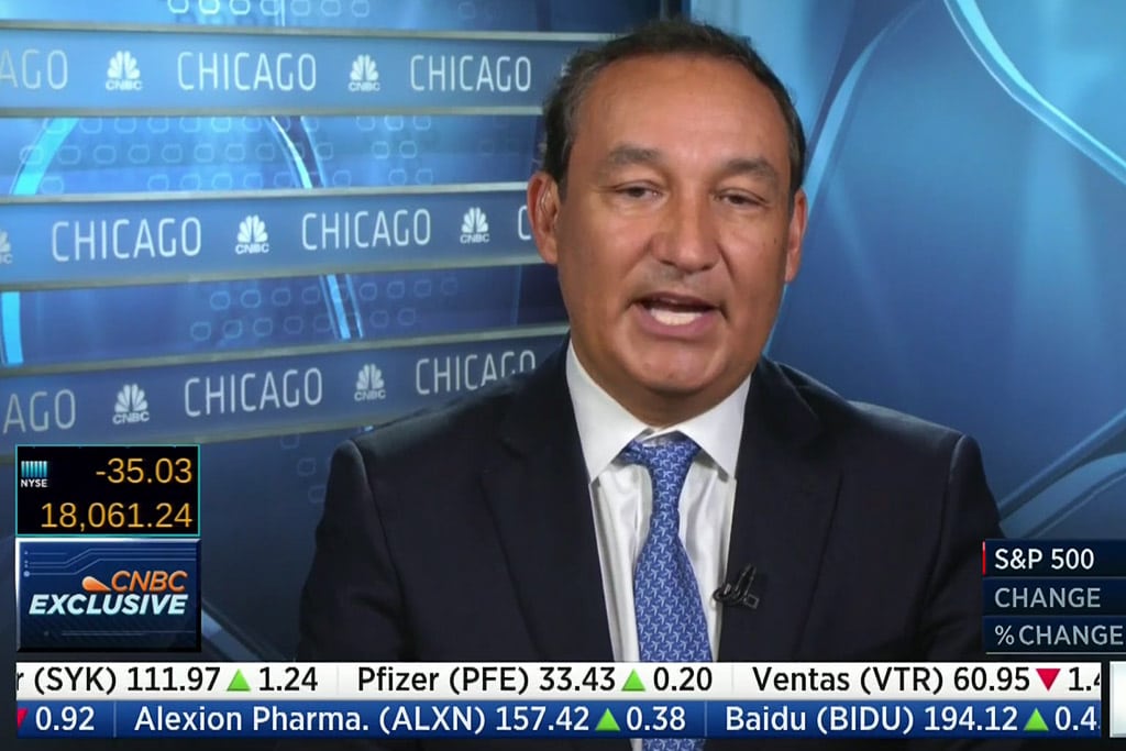 United CEO Oscar Munoz appeared on CNBC to discuss the airline's Q1 earnings and the activist group that forced changes to the board structure. 