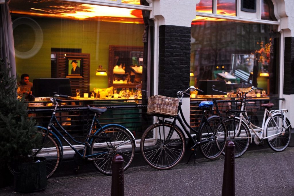 OpenTable has started offering reservations at 100 restaurants in Amsterdam. 