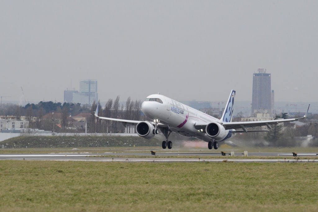 The first Airbus A321LR recently completed a test flight from Paris to New York. But it's not clear the airplane will be able to fly consistently with a full payload from all of Western Europe to the United States.