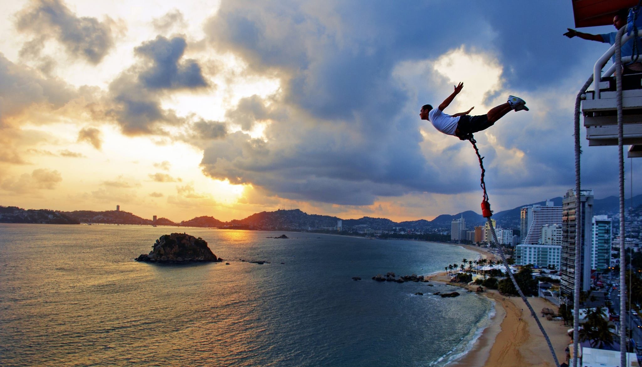 A tourist bungee jumps in Acapulco on October 18, 2012. Acapulco has been hard hit by crime and violence in recent years, seriously damaging its tourism industry. 