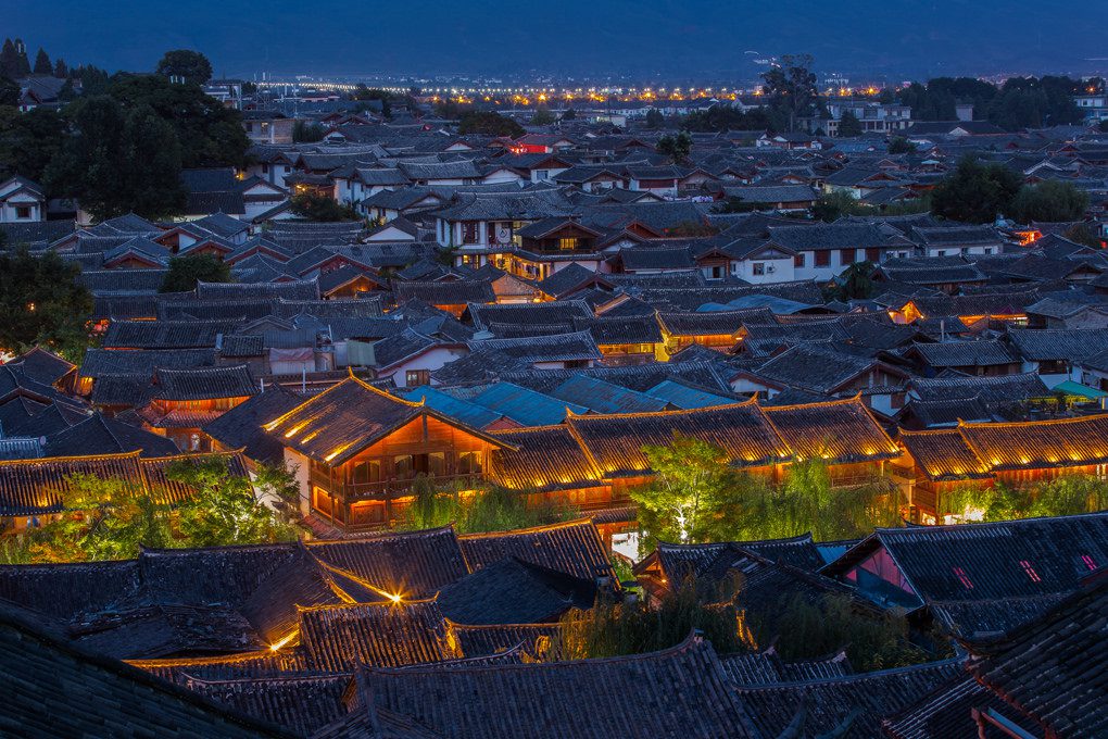 A spectacular view of the rooftops of the ancient town in Lijiang. Photo by Wenjie Qiao, Flickr.