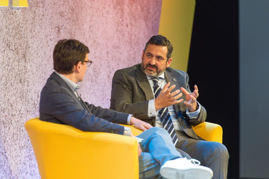 Alex Cruz, then CEO of British Airways, speaking at Skift Forum Europe in 2018. He is being replaced by Aer Lingus chief executive Sean Doyle. 