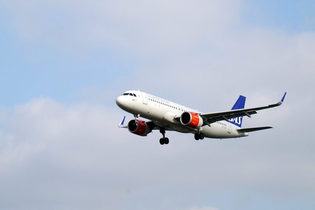 A SAS Airbus A320 landing at London Heathrow. the airline group is working on its green credentials.
