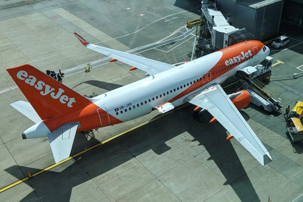 EasyJet will use the rights issue to strengthen its balance sheet.