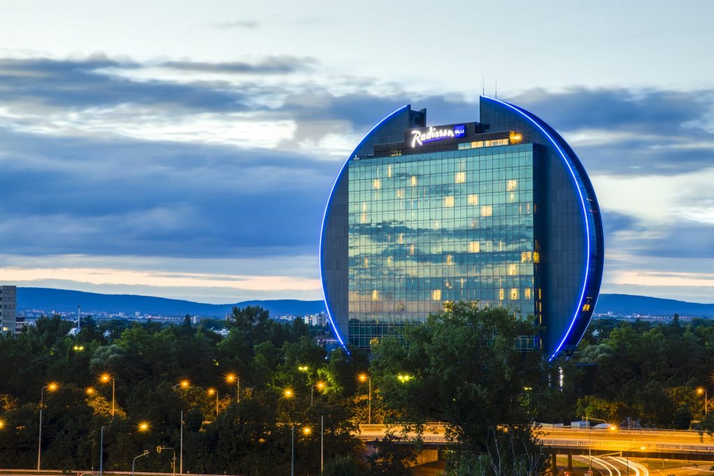 Radisson Blu Hotel Frankfurt - Hotel Exterior