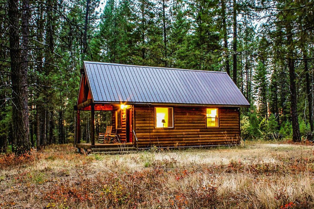The Cottonwood Creek Cabin is a mountain retreat near Chewelah, Washington.