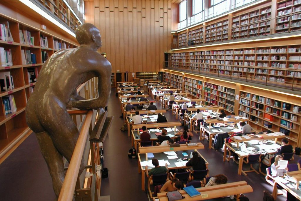 Here's a view inside the main reading room of the library on the Tafira campus of the University of Las Palmas de Gran Canaria, with a statue of "The Thinker." In the basement, Amadeus plans to build a "travel tech school." But we thought this photo was more interesting to look at than the basement.