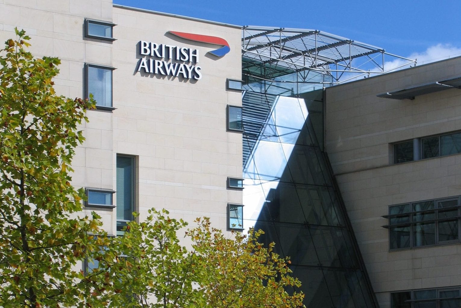 British Airways is considering selling its UK headquarters, located next to Heathrow Airport.