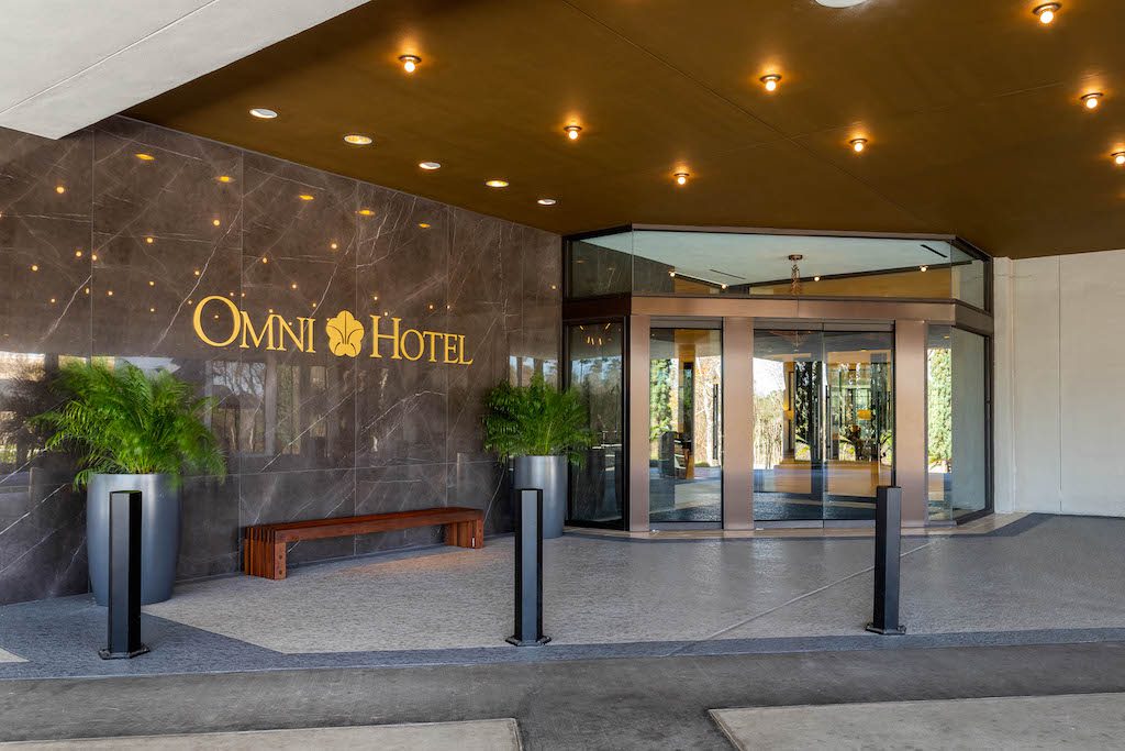 Loews and Omni are finally linking up in a sales and marketing deal that could eventually extend to the meetings and events side of their similar businesses.