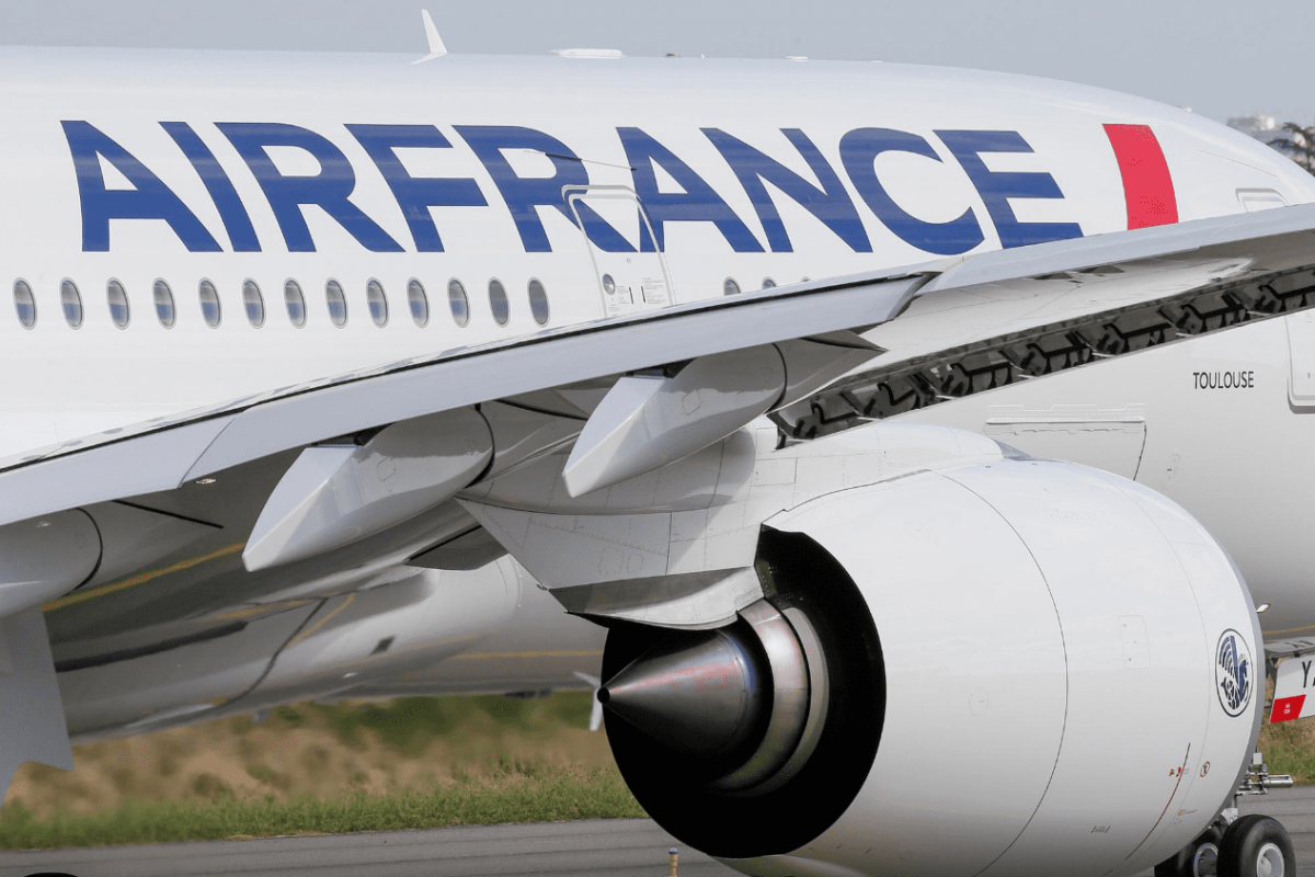 The French Government will raise its stake in Air France-KLM to almost 30 percent.