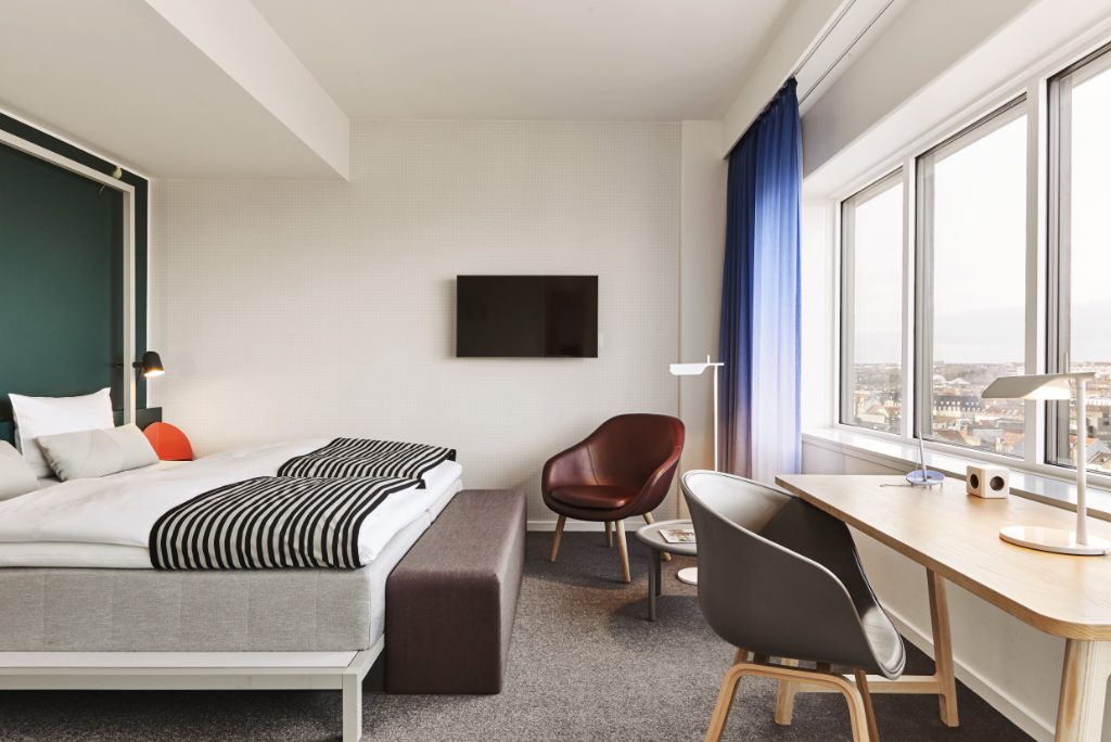 A guest room at Comwell Copenhagen Portside, Dolce by Wyndham.