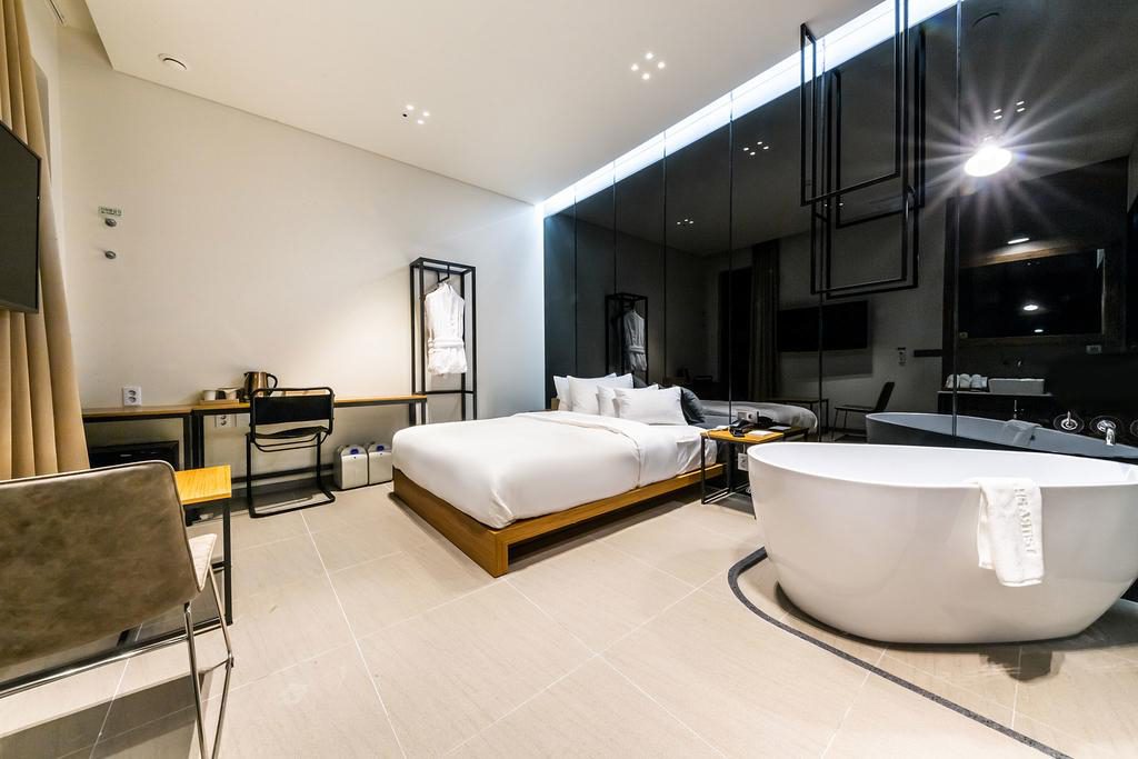 Hotel The Artist Yeonsinnae is a property in Seoul that's bookable via travel app Yanolja