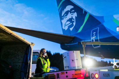 alsak airlines cargo loading on aircraft source alaska airlines
