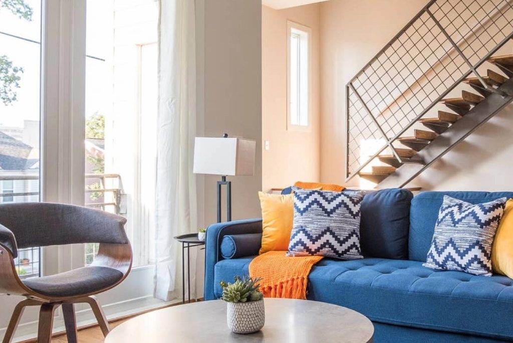 A short-term rental apartment for travelers available for booking and run by Frontdesk, a startup based in Milwaukee. 