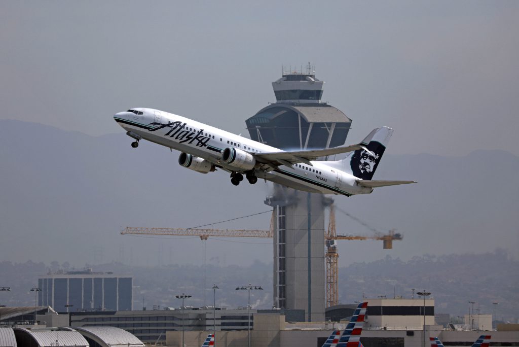 Alaska Airlines N548AS plane taking off from Los Angeles Airport