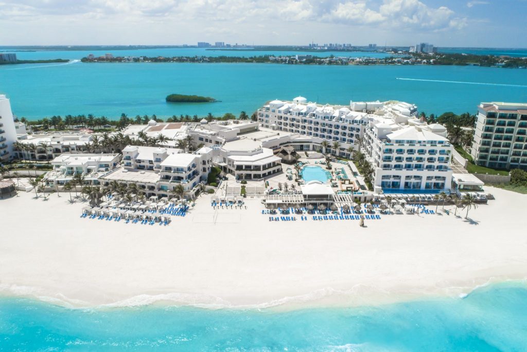 Panoramic view of the Wyndham Alltra brand hotel in Cancun Panama Jack Resort. Hotel on a beach with sea infront of it.