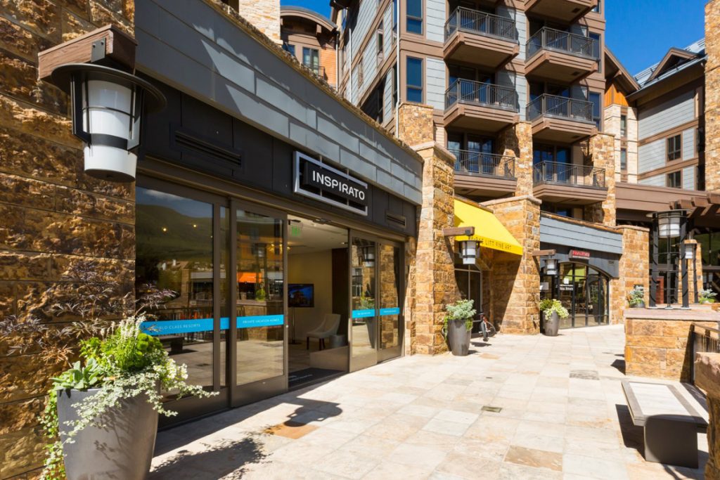 The exterior of the member lounge at Inspirato's Solaris resort in Vail, Colorado, where guests can relax before or after skiing. Source: Inspirato.