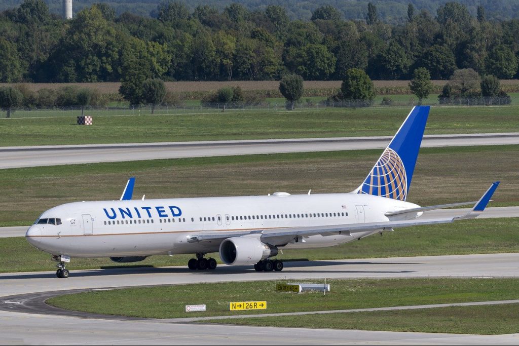 United Airlines is one of several carriers battered by Omicron