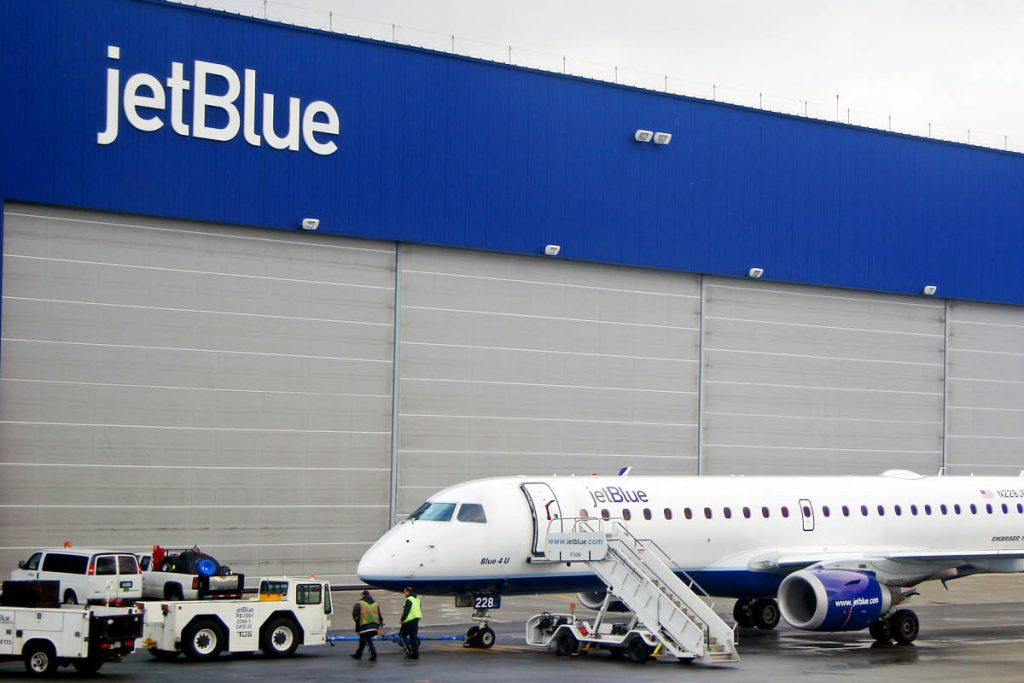 JetBlue will hire 5,000 people to work in New York 
