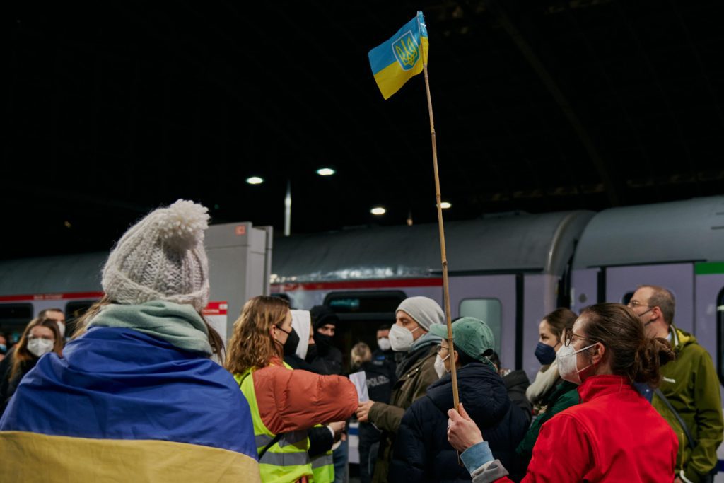 Arrival of refugees from Ukraine at the main Berlin train station with the EC from Poland in the evening of March 3, 2022. Photo by Dominic Dupont. Source: Deutsche Bahn AG.