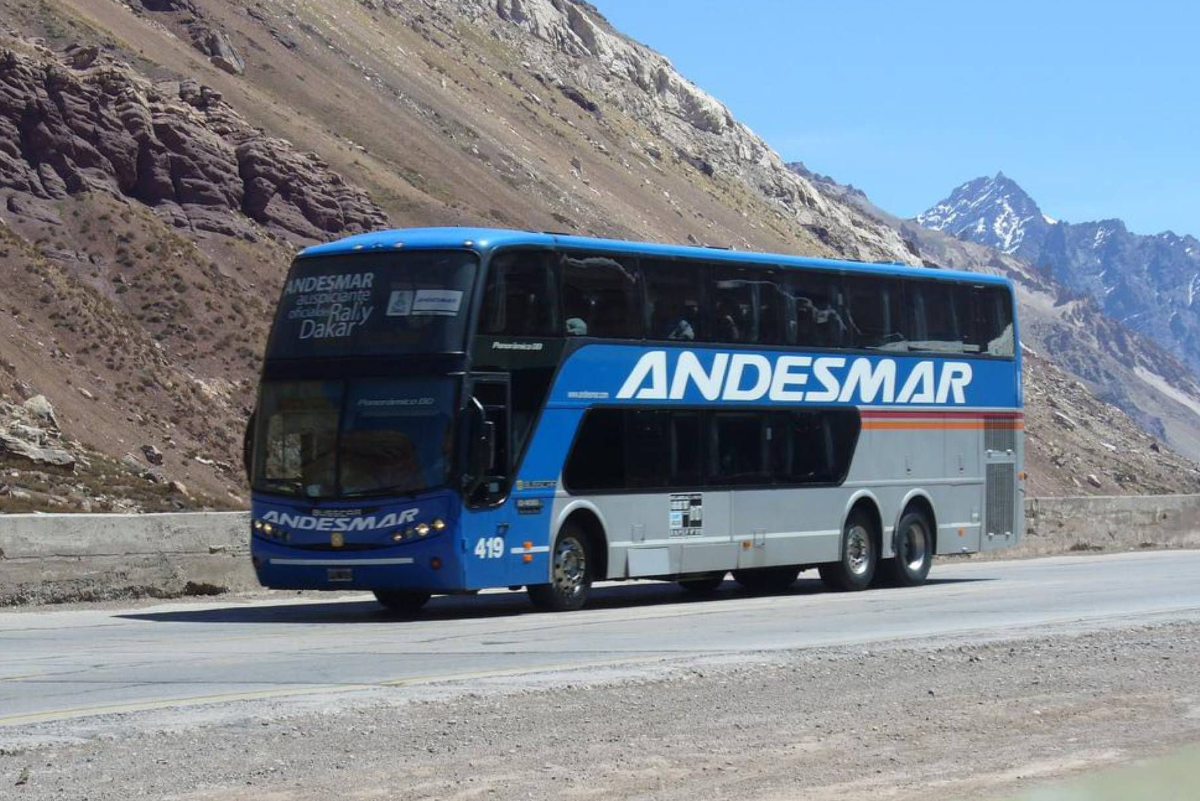 A long-distance bus with reclining seats run by Latin American operator AndesMar. Source: AndesMar.