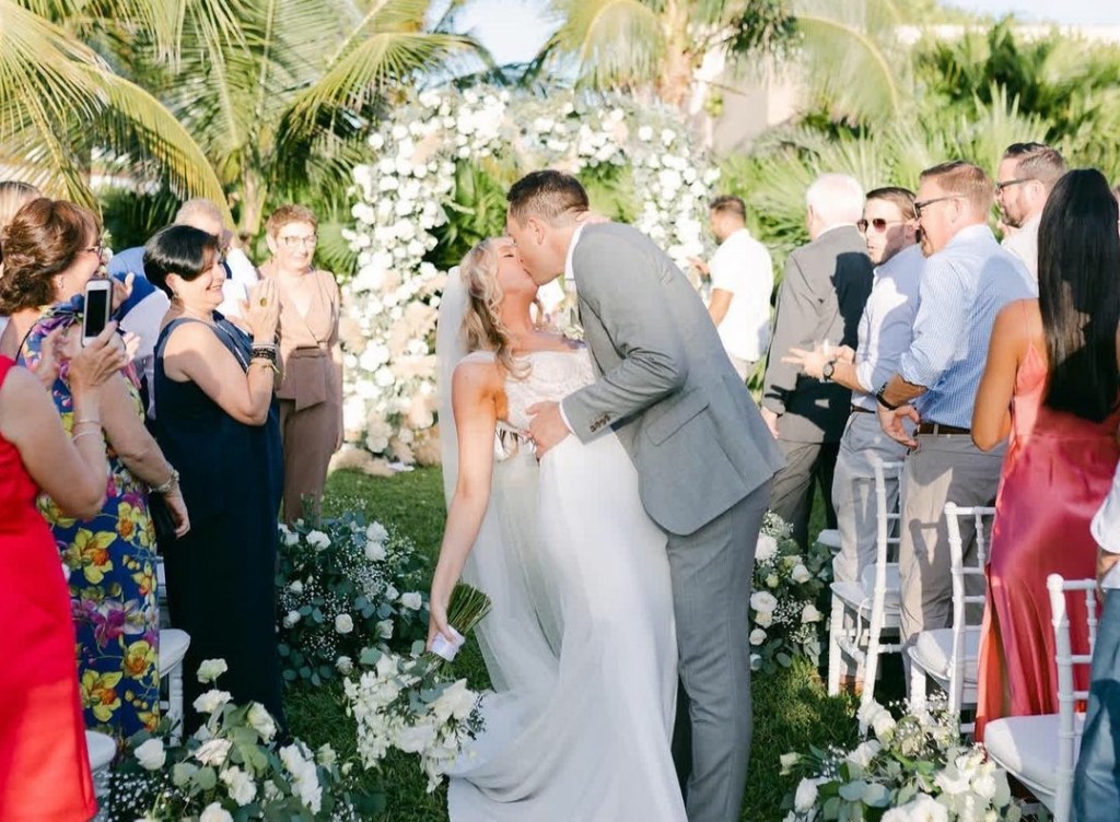 A wedding at Atelier de Hoteles, at Playa Mujeres, México.