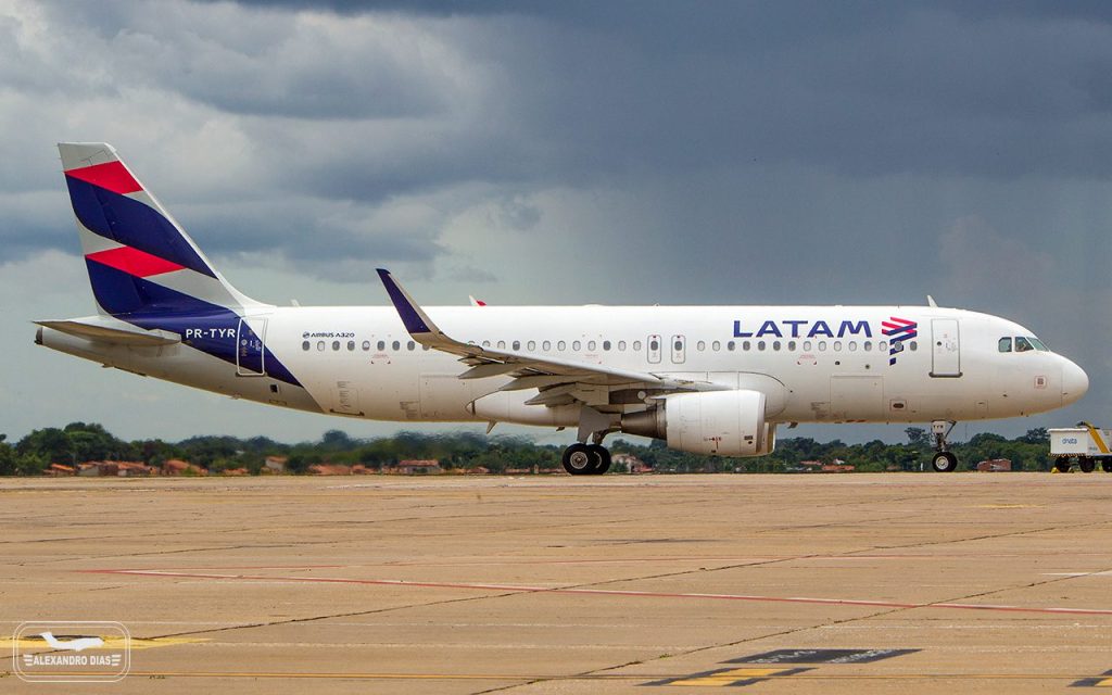 A Latam Airlines A320 at Teresina Airport in Brazil on March 31, 2022.