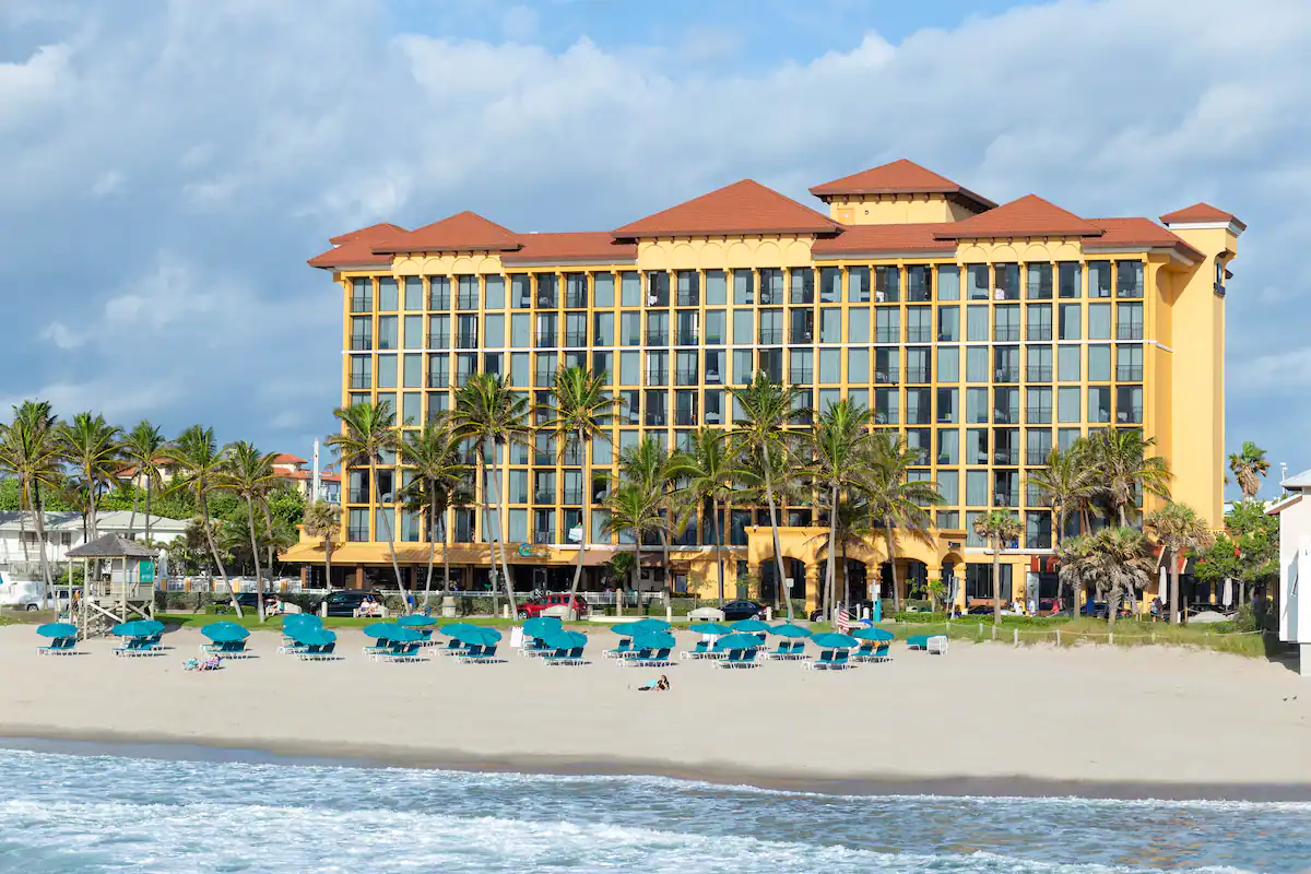 Exterior beach shot of the Wyndham Deerfield Beach Resort in Deerfield Beach, Florida. Source: Wyndham Hotels and Resorts.