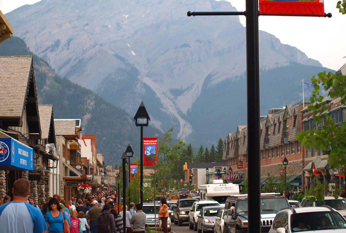 Crowded street in Banff National Park over a long weeked. Source: 