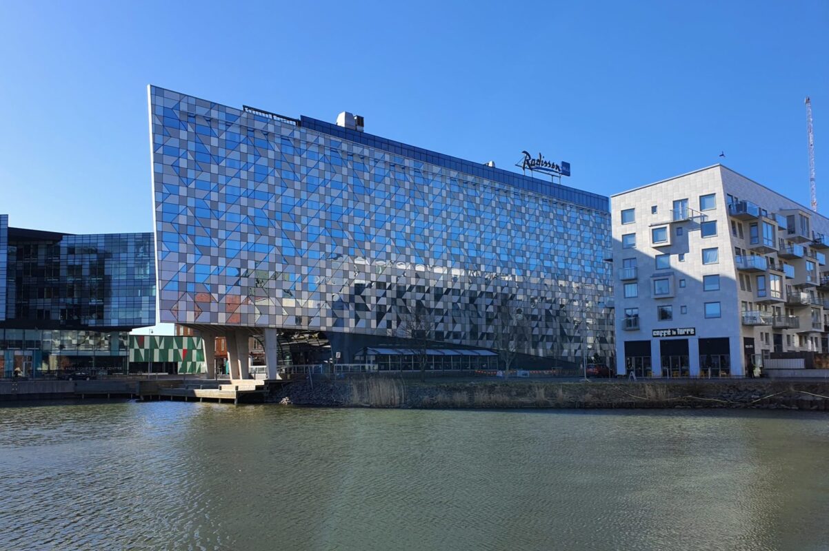 Radisson BLU hotel in Gothenburg, Sweden. Source: Wikimedia Commons