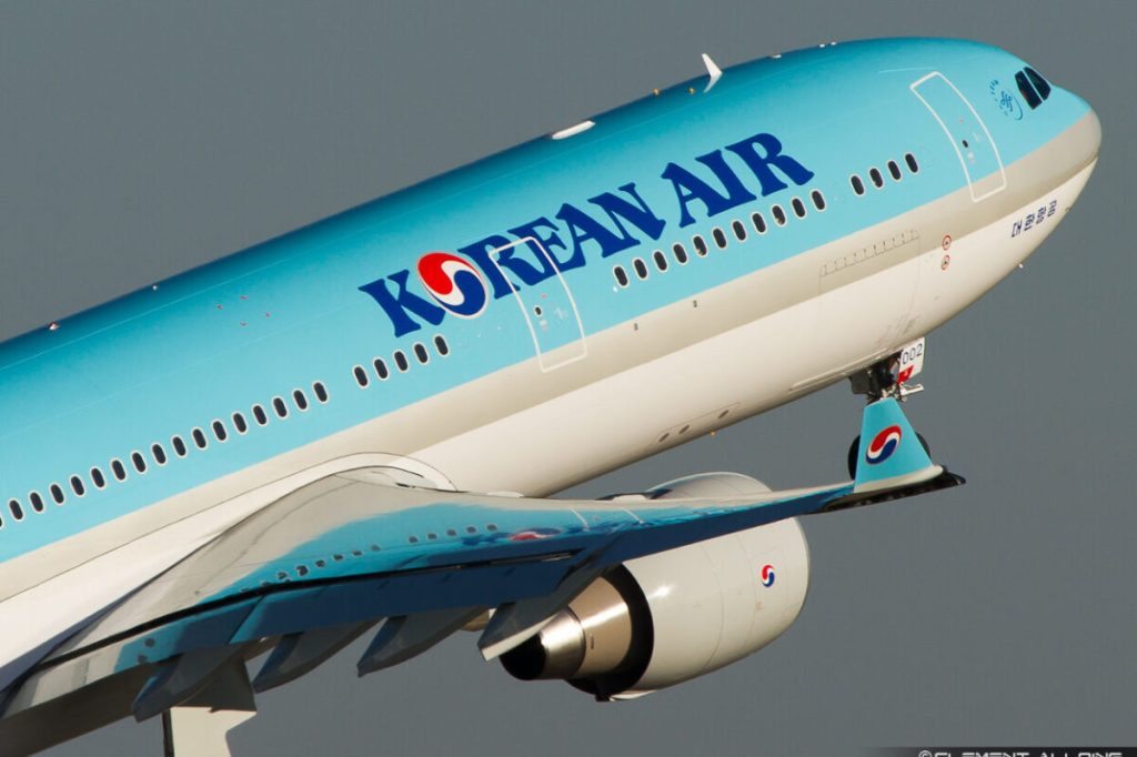 Korean Air jet Airbus A330-323