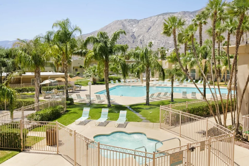 Outdoor pool area at Days Inn by Wyndham Palm Springs. Source: Wyndham.