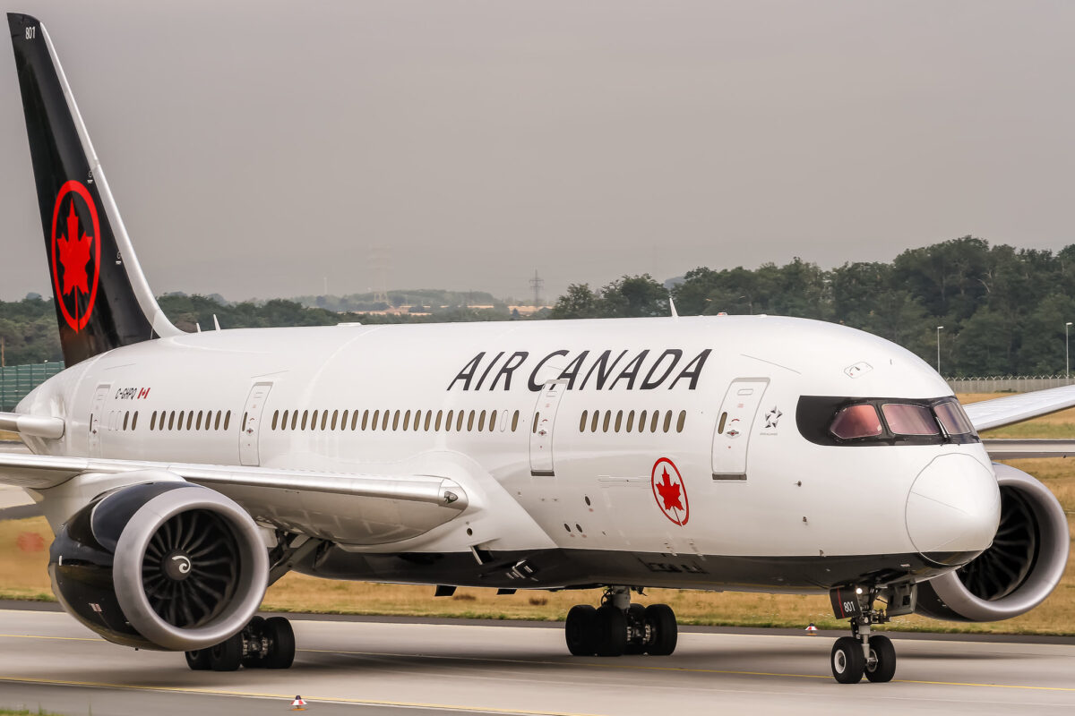 An Air Canada Boeing 787-8 landing at the Frankfurt airport.