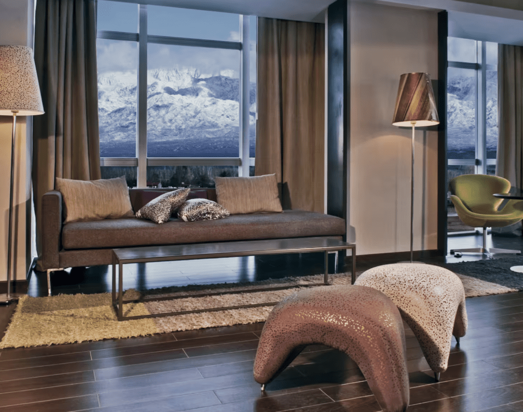 Lounge area in a guest room at Esplendor by Wyndham Mendoza. Source: Wyndham.