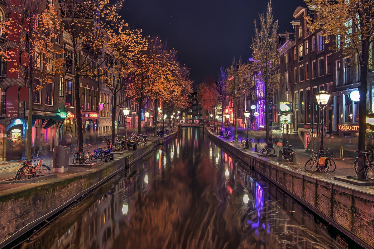 Amsterdam Looks Dim Red Light District Tourism